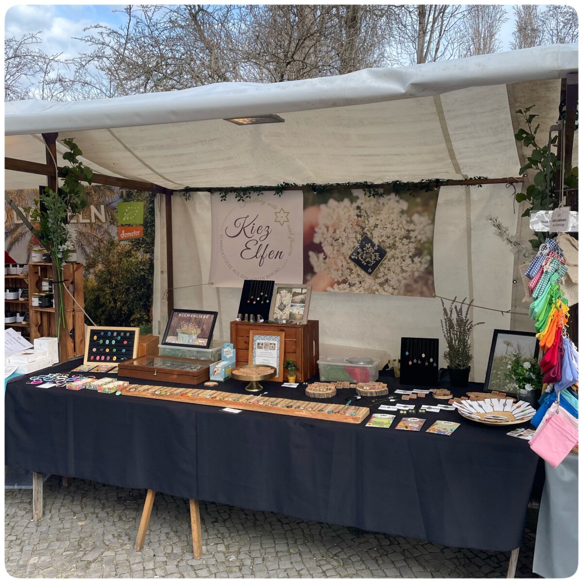 Schmuck Stand auf dem Wochenmarkt Boxhagener Platz