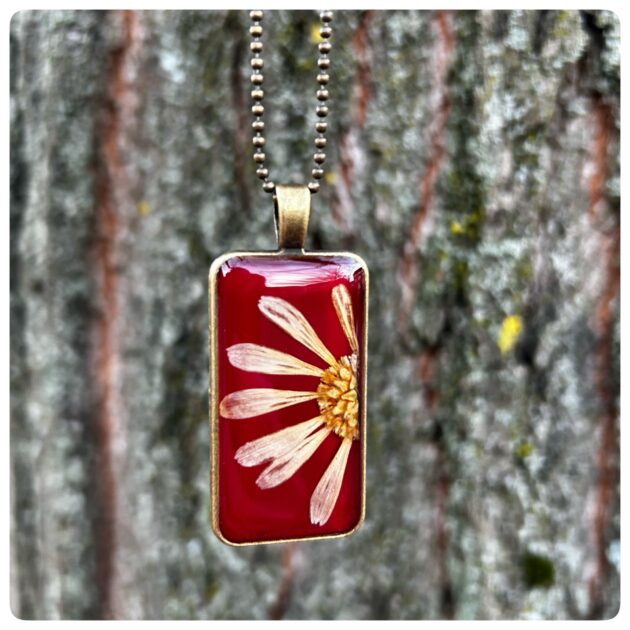 Halskette mit getrockneter Margerite