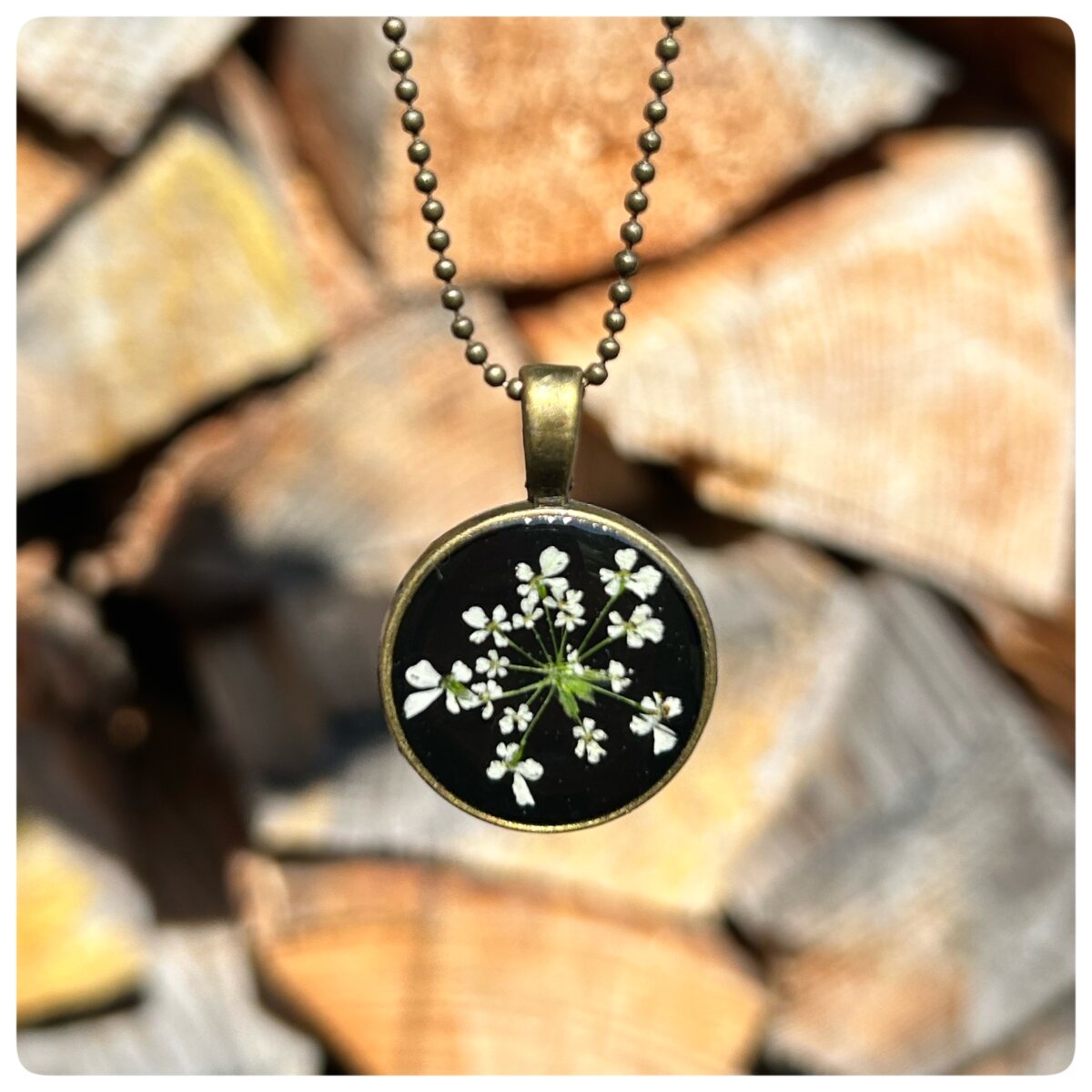 Halskette mit echten Gierschblüten2